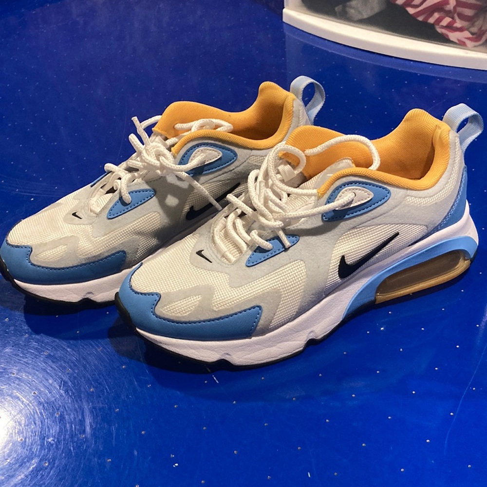 Air max 200’s